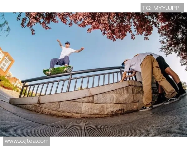 重庆滑板队战术揭秘：滑板巨献背后的团队默契与技巧分析